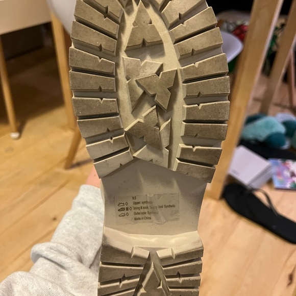 Chunky Chelsea Boots - Cream - A&F - Picture 8 of 11